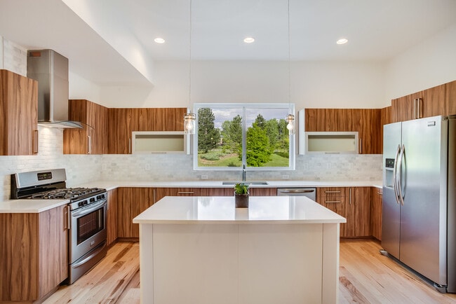 Building Photo - 2228 W Powers Ave