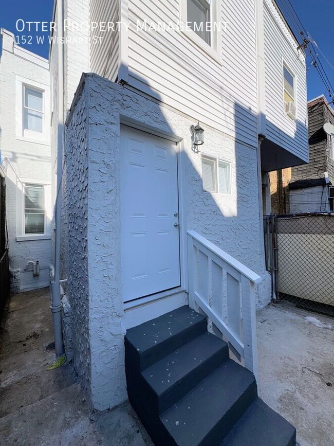 Building Photo - 152 W Wishart St