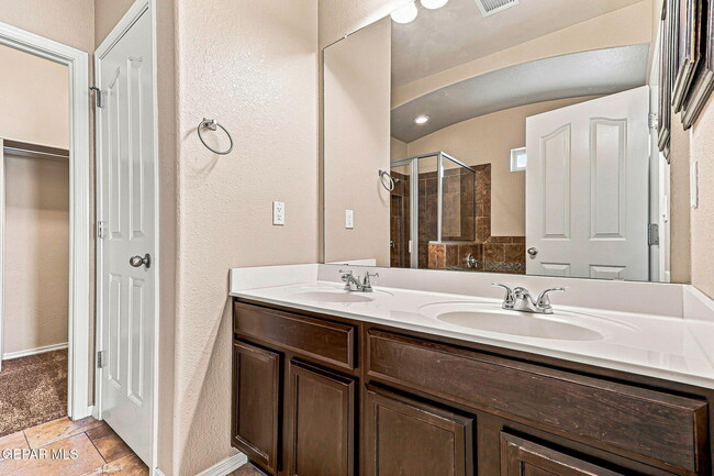 Building Photo - 7409 Dewberry Dr