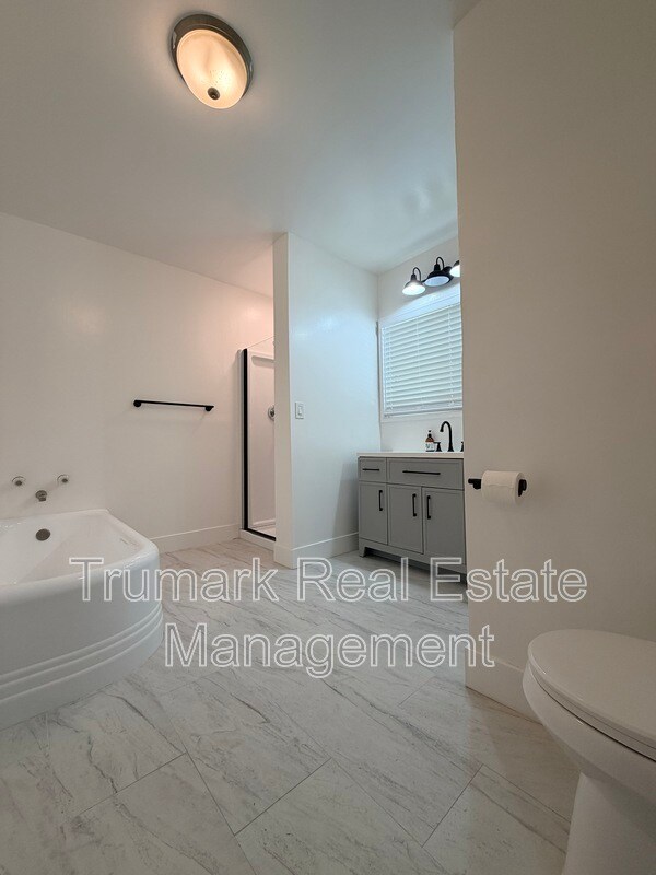 Building Photo - 729 South St