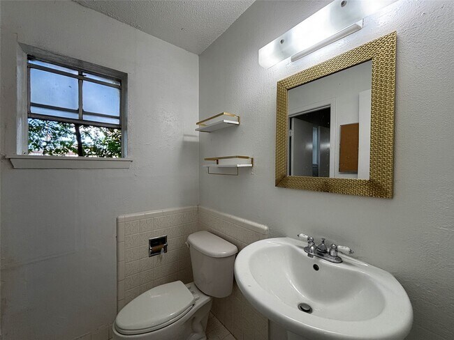 Building Photo - 7206 S Gessner Rd