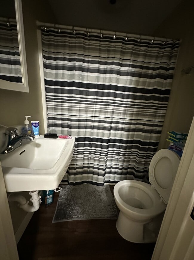 Building Photo - 3 bed 1 bath close to Water St. and UWEC! Available June 1st