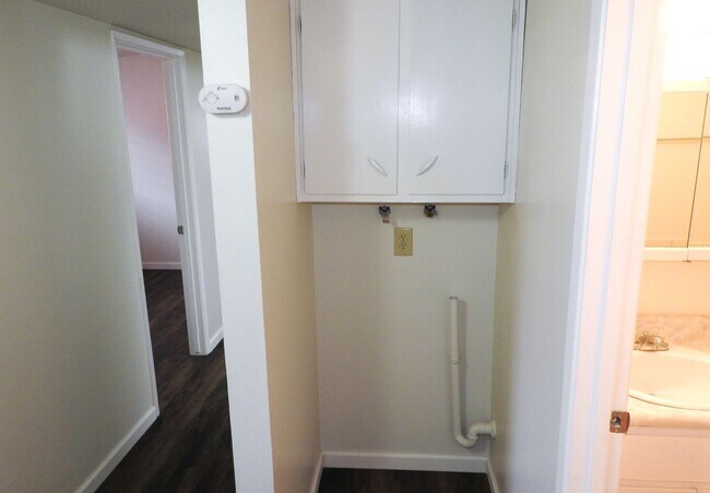 Building Photo - Beautifully Remodeled 3+1 Bungalow with Indoor-Outdoor Living