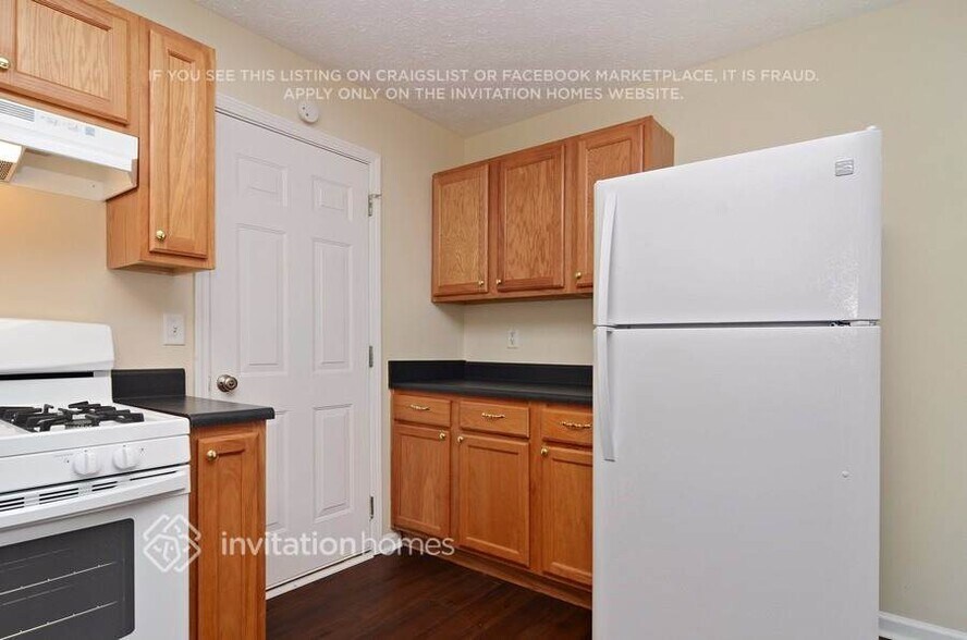 Building Photo - 8119 Valley Ridge Dr