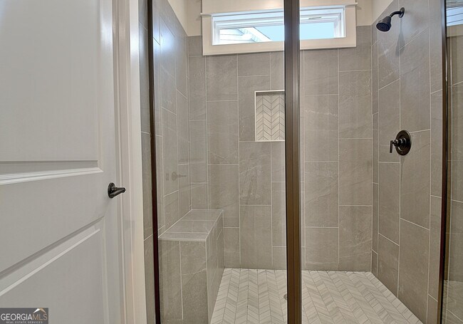 Building Photo - 190 Redhaven Dr