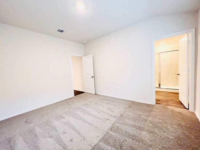 Building Photo - Modern 1-Story Home with Open Floor Plan & Spacious Backyard