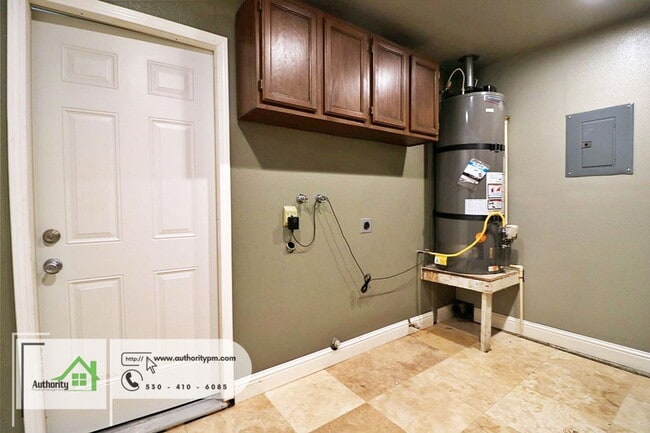 Building Photo - 1947 Mary Lake Dr