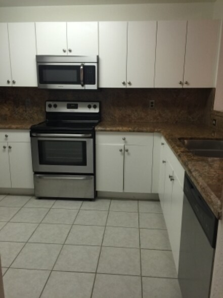 Building Photo - 10901 NW 83rd St