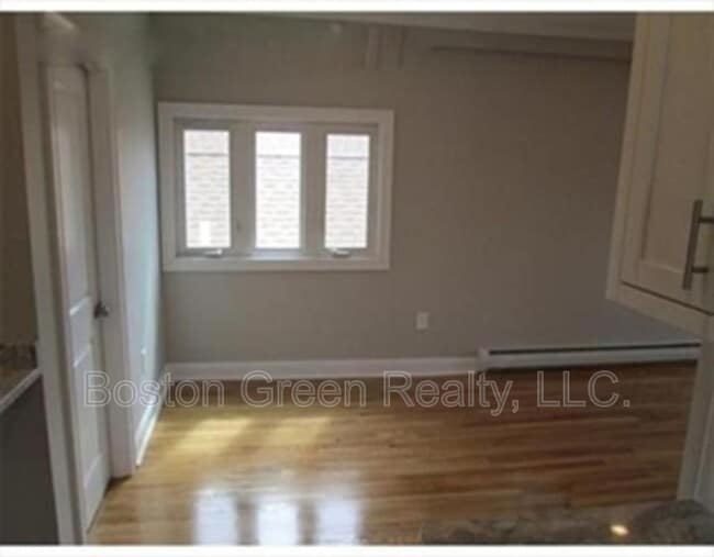 Building Photo - 43 Rogers St