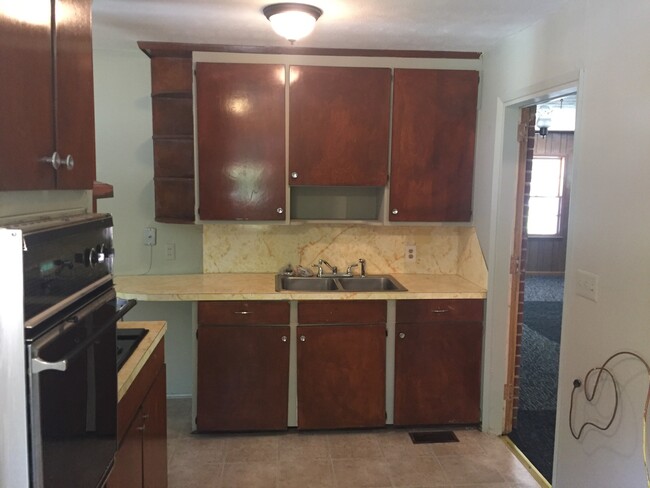 Building Photo - **AVAILABLE NOW**East Columbus 3 Bedroom /...