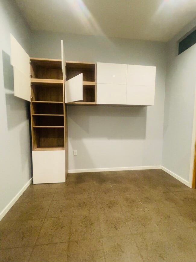 Building Photo - 133 The Promenade N