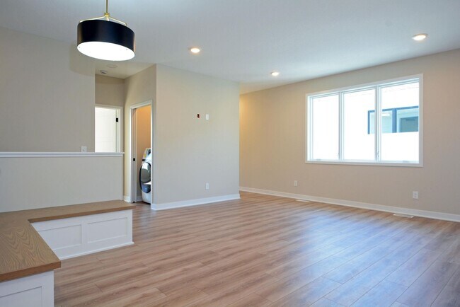 Building Photo - New Construction Townhouse Available Now in Roseville!
