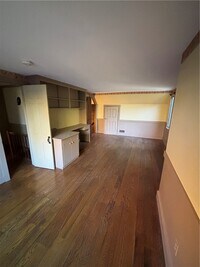 Building Photo - 930 W Bloomfield Rd