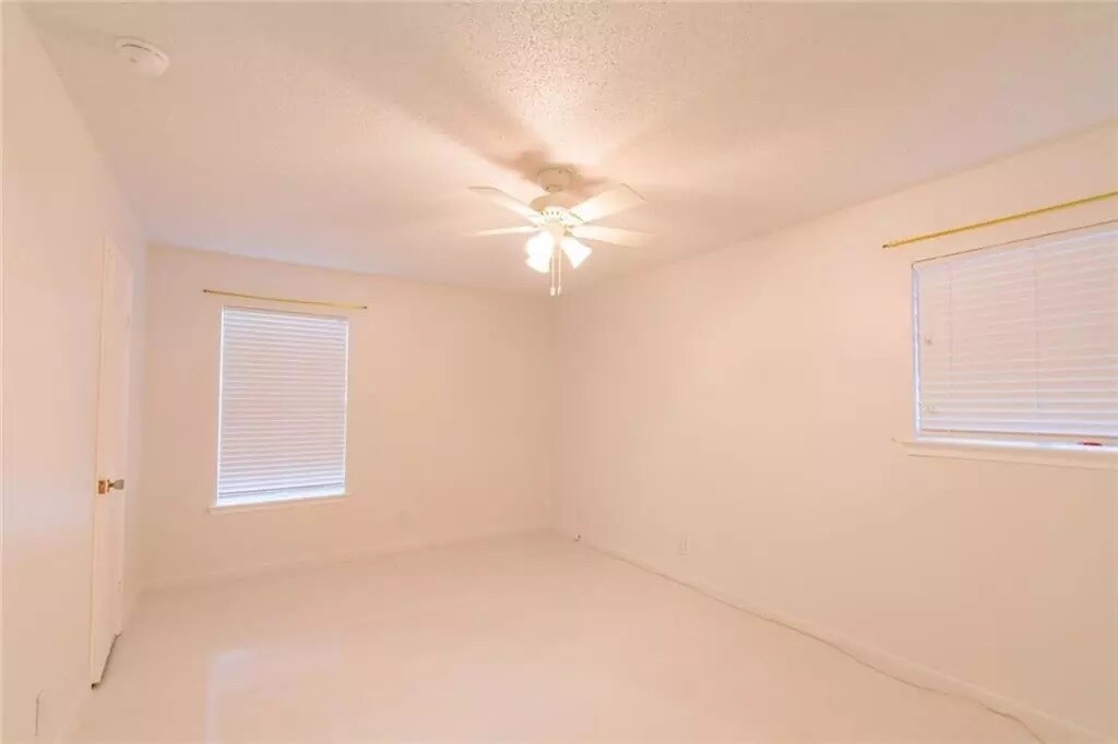 Building Photo - 2137 Shady Grove Dr