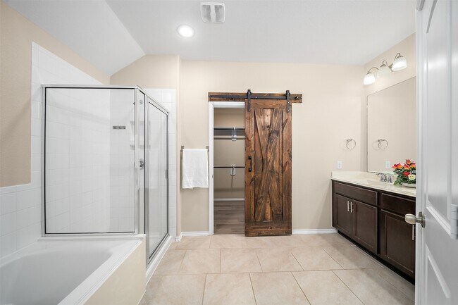 Building Photo - 23626 Legano Dr