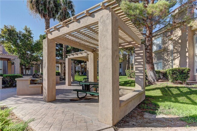 Building Photo - 5125 W Reno Ave