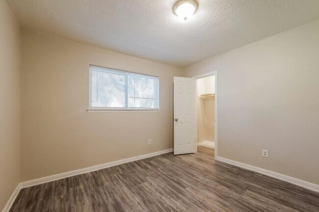 Building Photo - 16738 Barcelona Dr