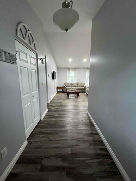 Building Photo - 6126 Jeffrey Pl