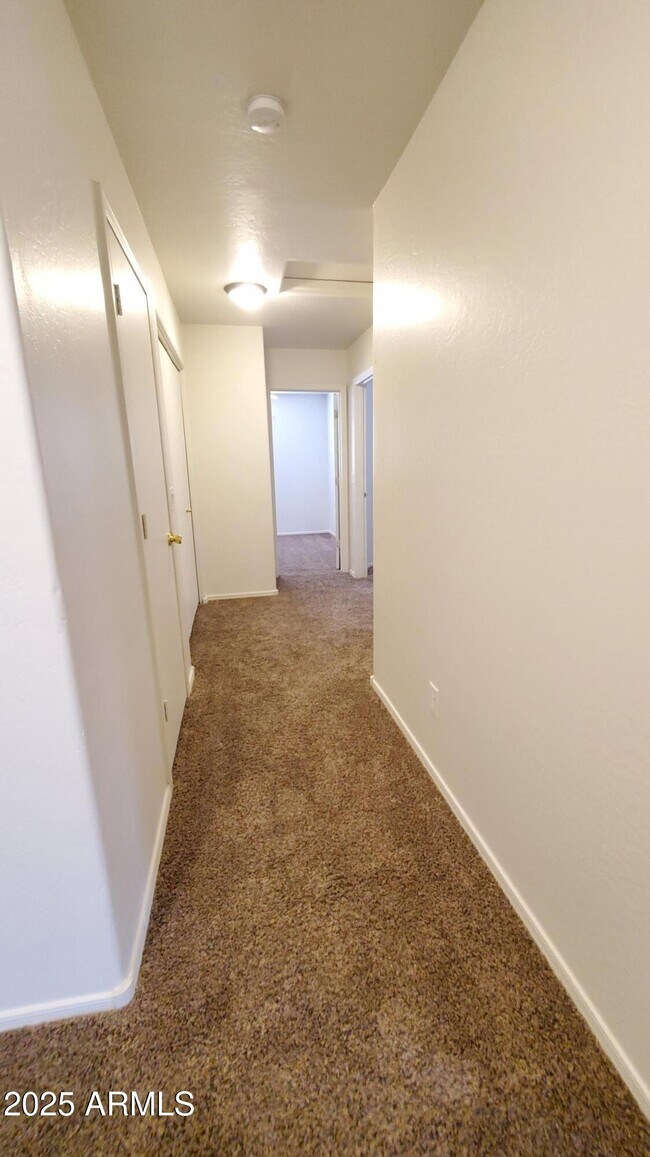 Building Photo - 5338 W Albeniz Pl