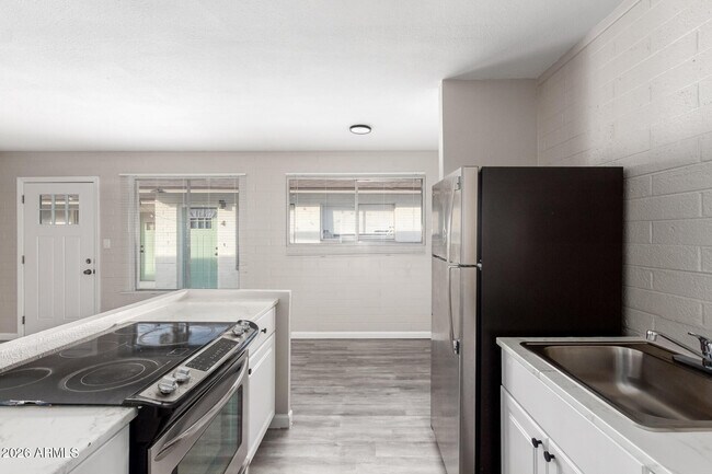 Building Photo - 405 S Priest Dr