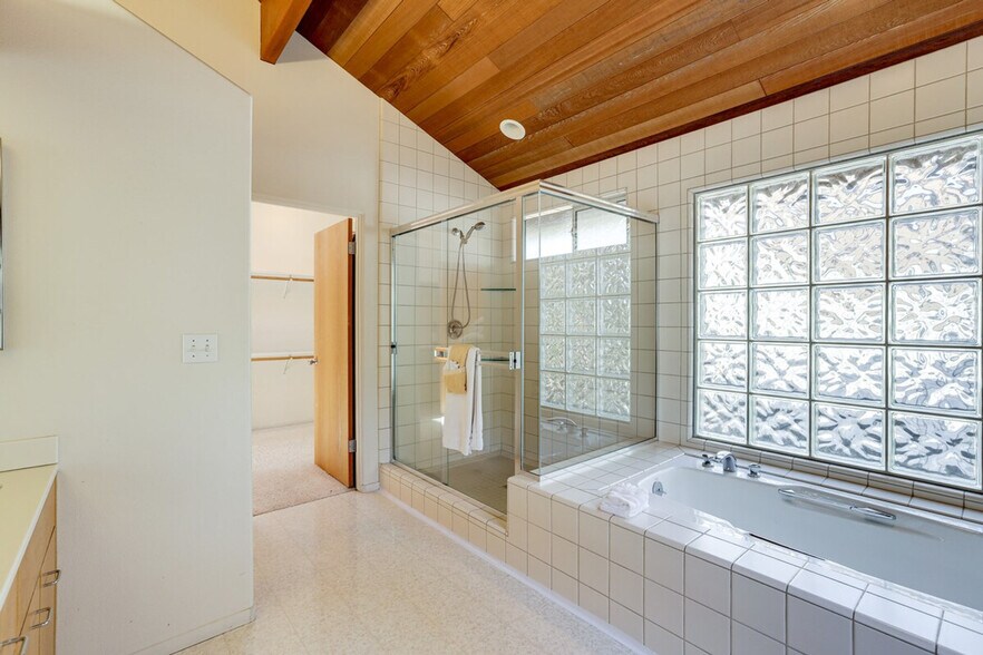 Building Photo - 2760 Trenton Ave