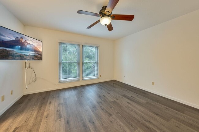 Building Photo - 317 Bridge Pl