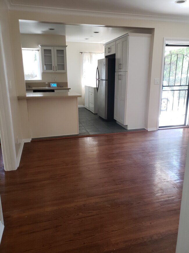 Building Photo - 3754 Tuller Ave