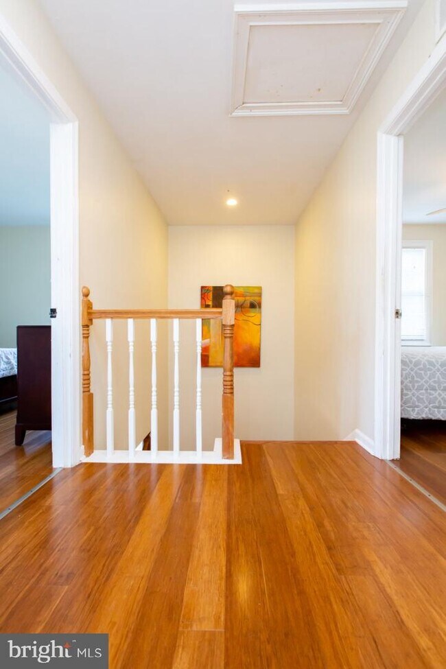 Building Photo - 303 Lincoln Ave