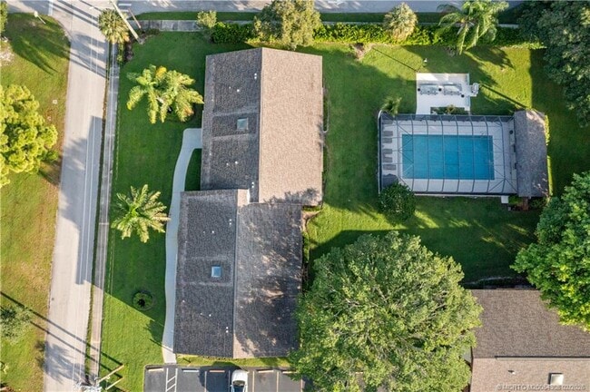 Building Photo - 4885 SE Capstan Ave