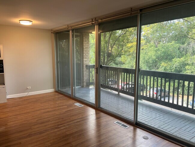Building Photo - 5500 Hillcrest Ln