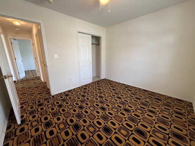 Building Photo - 422 Lasalle Pl