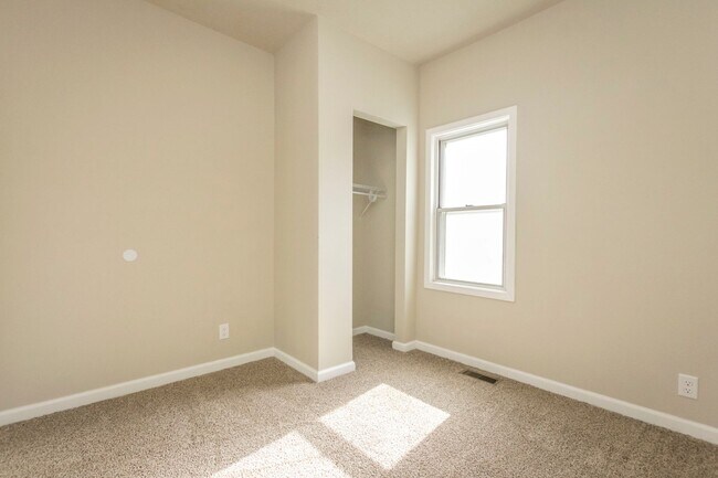 Building Photo - 3 Bedroom 2 Bathroom Fully Remodeled