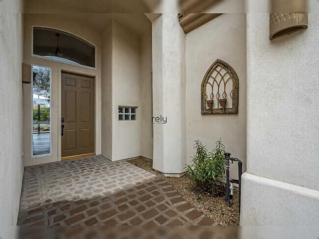 Building Photo - 4605 N Clear Creek Dr