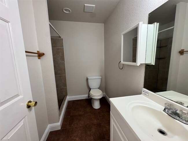 Building Photo - 827 Becker St