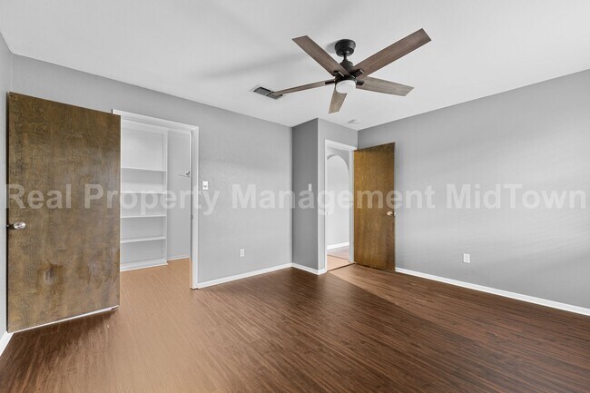 Building Photo - 2907 Ashbury Dr