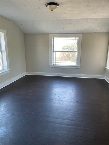 Bedroom - 428 S Texas Ave