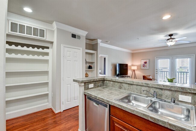 Building Photo - 2400 McCue Rd