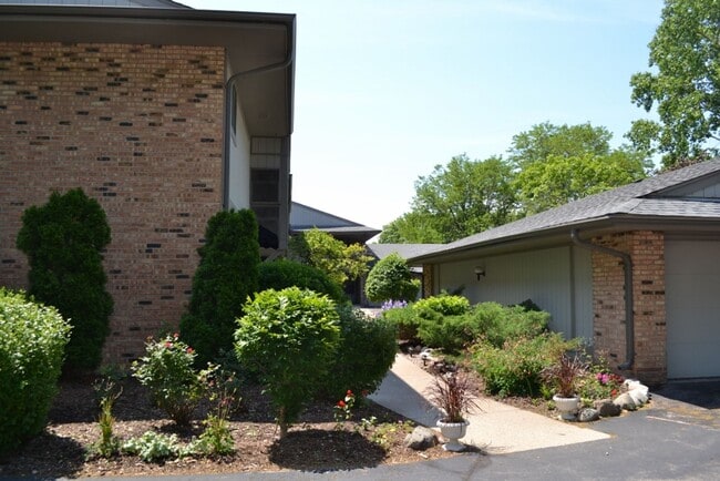 Building Photo - Private entry, Park-Like setting