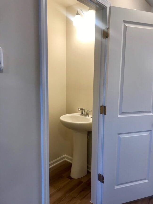 Building Photo - BEAUTIFUL! 4 Bedrooms/3.5 baths in Wild Wing. Spacious & Tons of space!