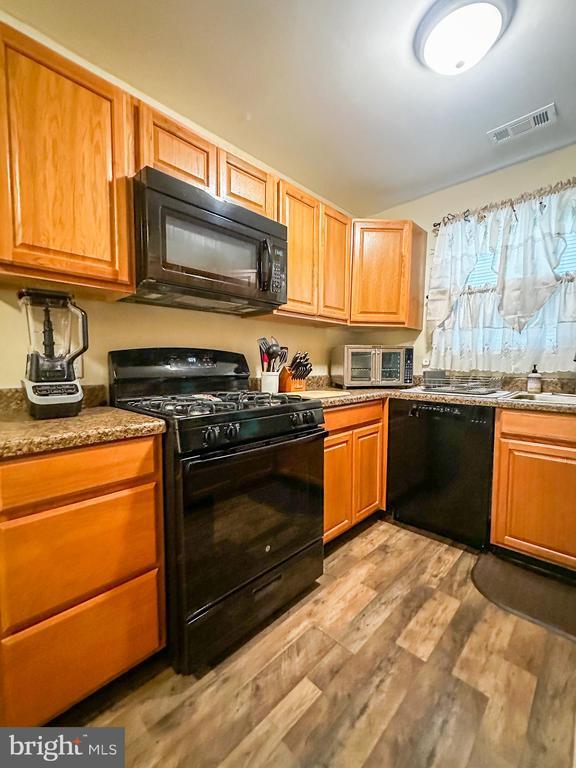 Building Photo - 15 Scotch Pine Dr