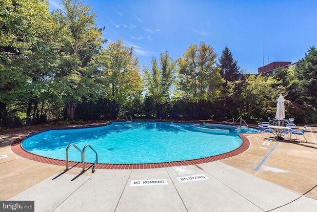 Building Photo - 2111 Wisconsin Ave NW