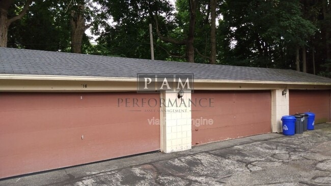 Building Photo - 13350 W Bluemound Rd