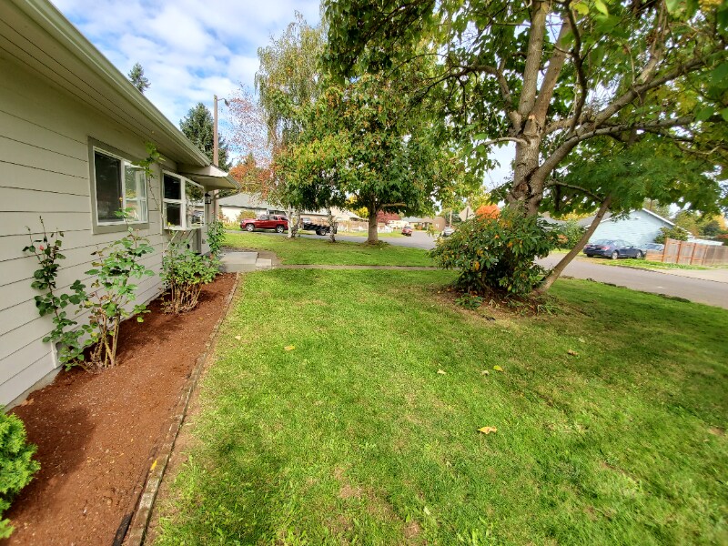 Building Photo - 2608 Unander Ave