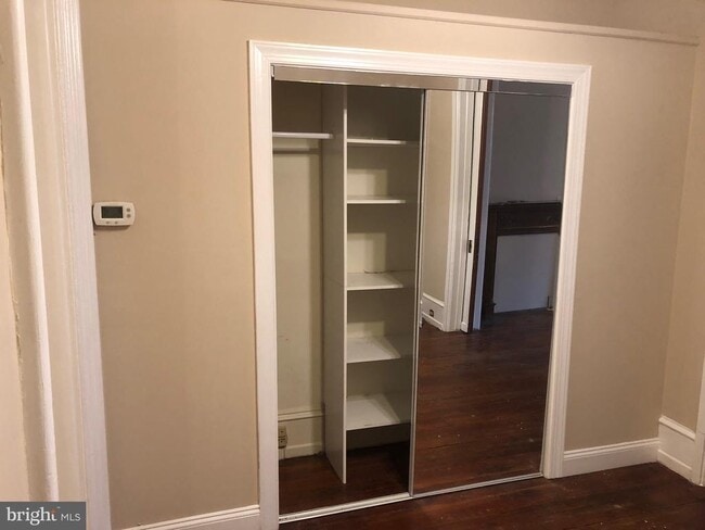 Building Photo - 1906 Fairmount Ave