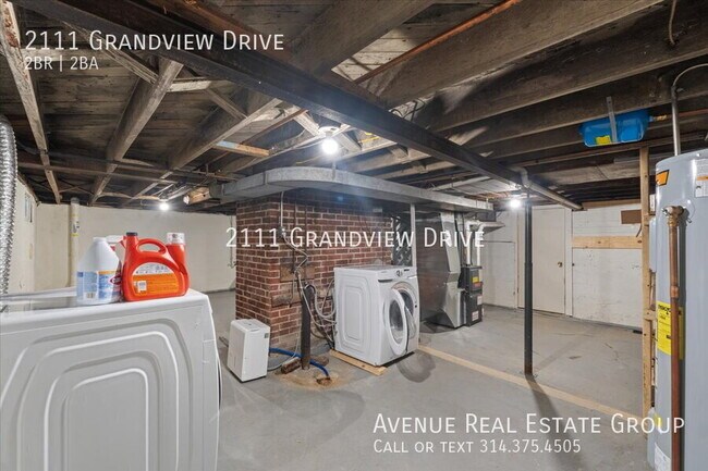 Building Photo - 2111 Grandview Dr