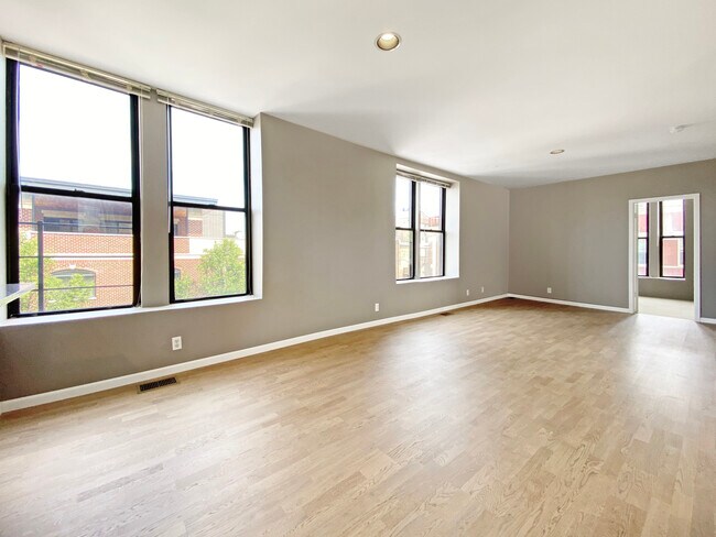 Building Photo - 1852 N Damen Ave