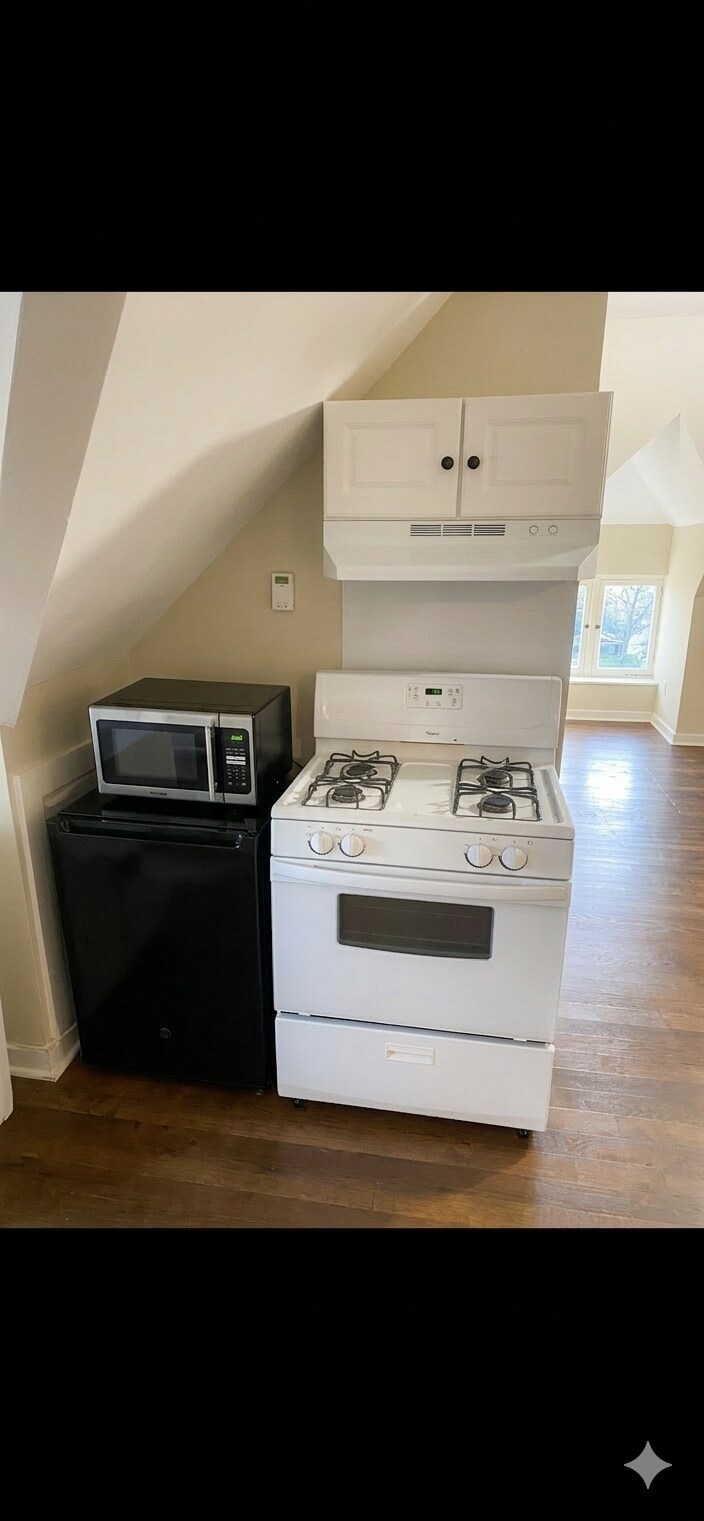 Building Photo - 2098 Court Ave