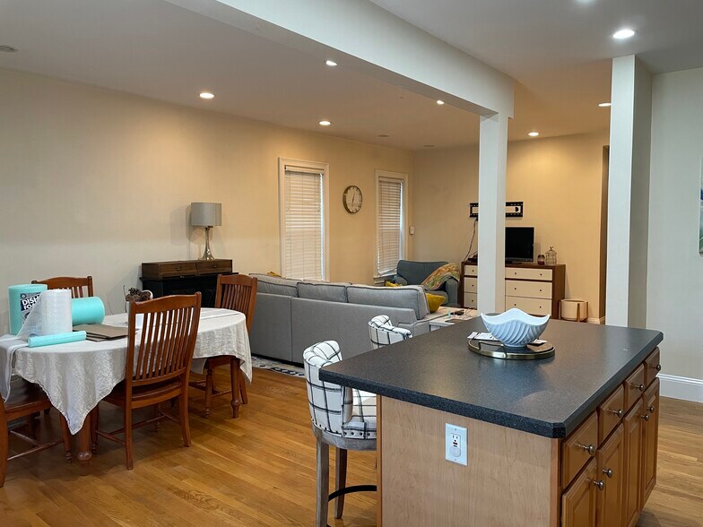 Building Photo - 180 L St