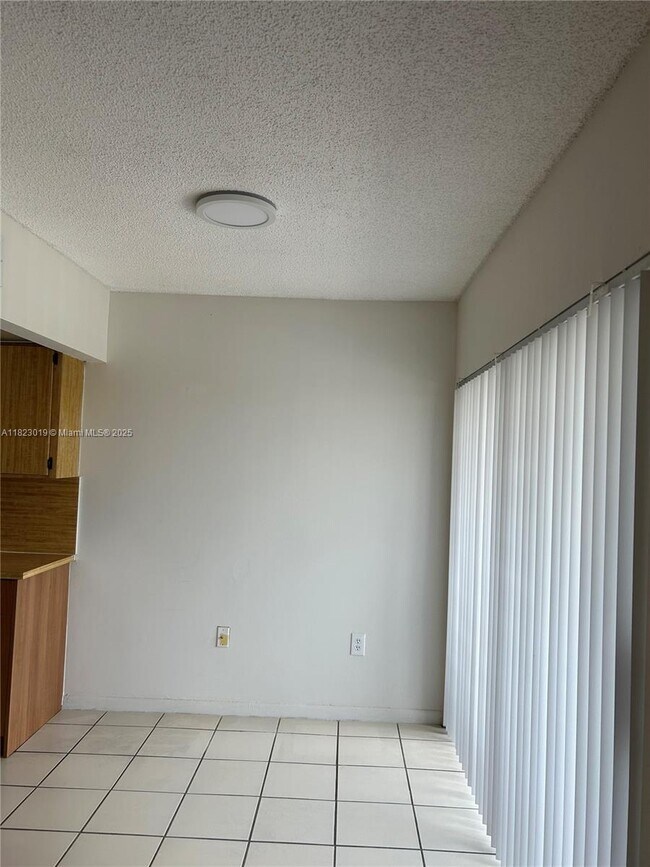 Building Photo - 5900 SW 127th Ave