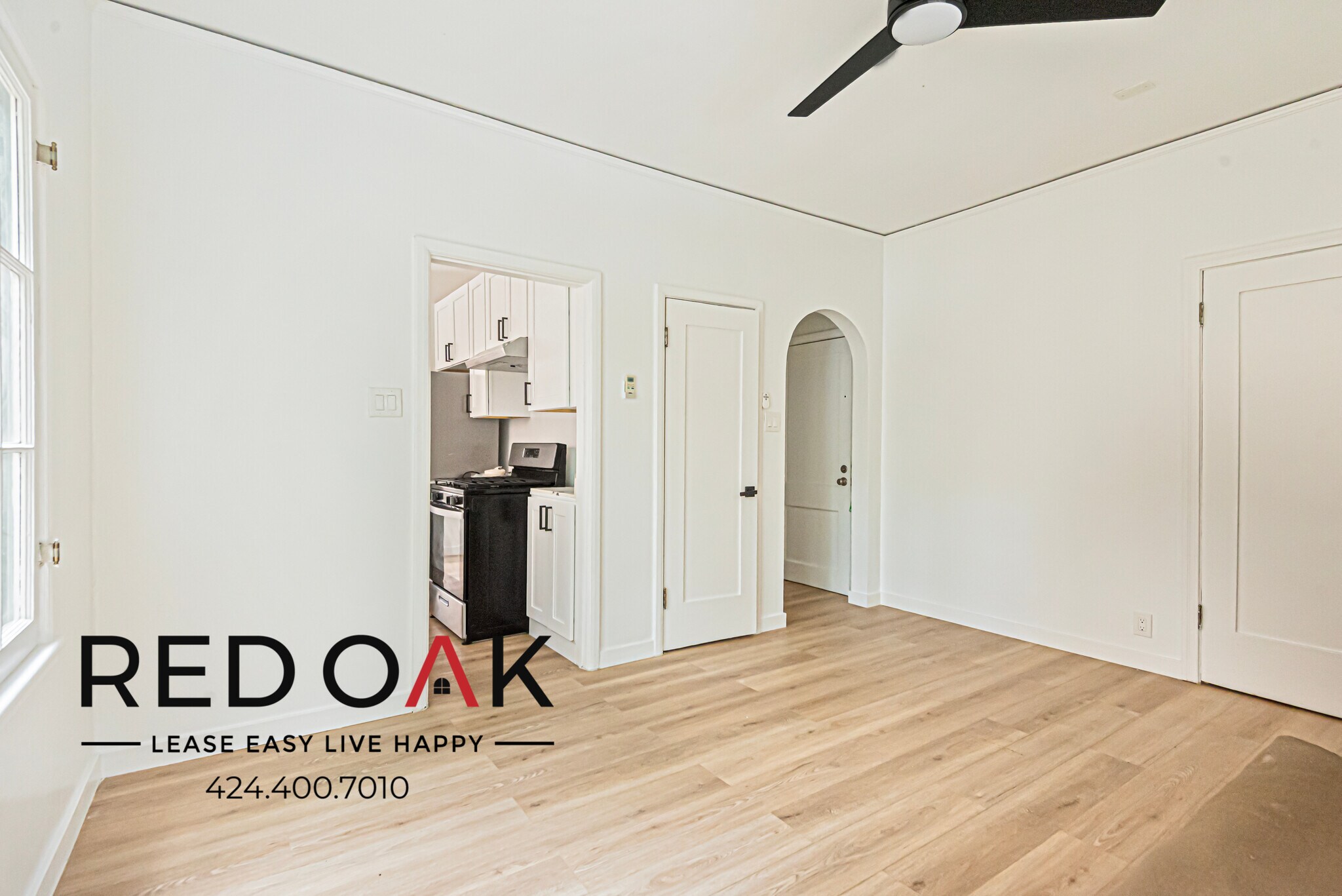 Building Photo - 852 N Oxford Ave